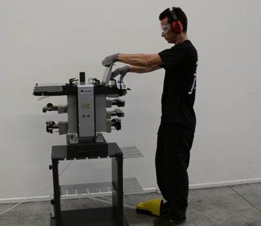 A Comall il riconoscimento del brevetto di invenzione della punzonatrice a cassetti orizzontale