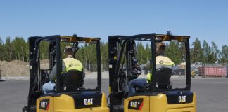 Nuovi carrelli elevatori elettrici Cat® da 48volt con portata da 14 a 20 quintali