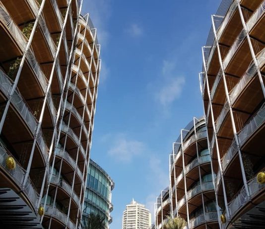 Serramenti e facciate. I numeri 2019 di un comparto “sospeso”