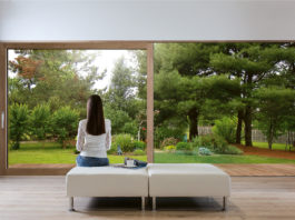 FAKRO vince il Red Dot Design Award 2019 con la nuova porta finestra HST-Sky INNOVIEW