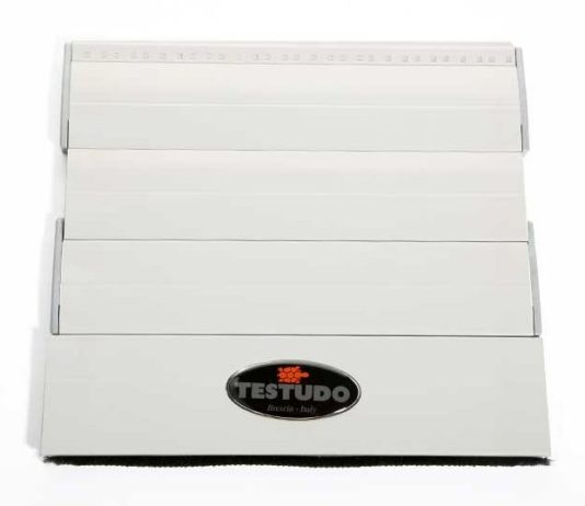 Alluminio all’esterno, PVC all’interno. L’avvolgibile diventa un coordinato elemento d’arredo