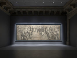 L’inusuale vetro che protegge, a Milano, il Cartone della Scuola di Atene