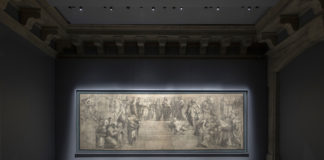 L’inusuale vetro che protegge, a Milano, il Cartone della  Scuola di Atene