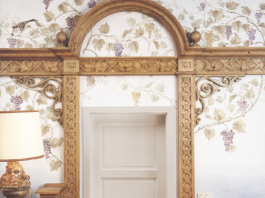 Serie Mythos, anche le “semplici” porte in legno si colorano