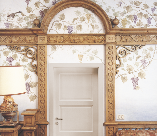 Serie Mythos, anche le “semplici” porte in legno si colorano