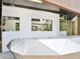 AGC presenta il vetro AntiBatterico per igiene e salubrità spazi