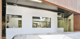 AGC presenta il vetro AntiBatterico per igiene e salubrità spazi