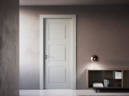 Venus, summa prototipale di porta in legno laccata