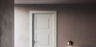 Venus, summa prototipale di porta in legno laccata