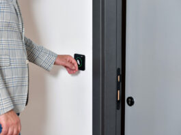 Nuovo sensore a sfioramento per aprire/chiudere porte automatiche