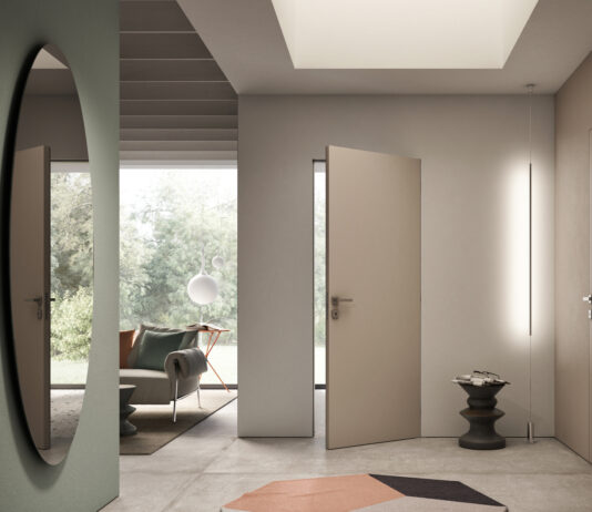 Filo44. La porta a battente filomuro reversibile di Scrigno