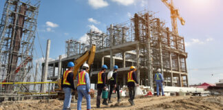 General contractor e porte di sicurezze in cantiere contractor