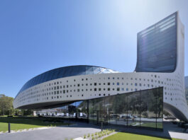 Forme organiche e sistemi costruttivi a basso impatto: la sede Durst