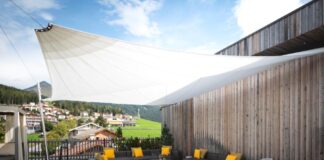 La nuova vela per l’area relax del resort altoatesino