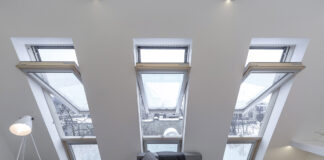 Un open space con nuova luce dal tetto