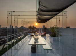 La terrazza di vetro a Milano: trasparenza in centro