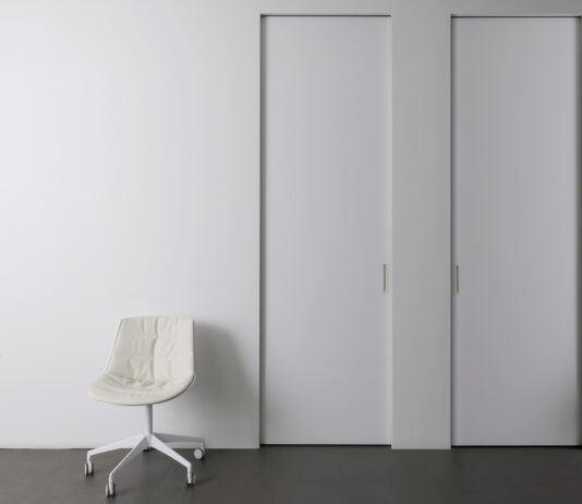 Collezione di porte senza “falso” declinabili in tutte le versioni