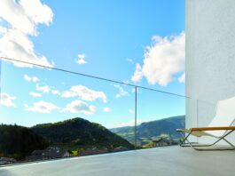 Parapetti: massima trasparenza e grande pulizia formale