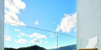 Parapetti: massima trasparenza e grande pulizia formale