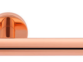 La maniglia in rame con proprietà antimicrobiche