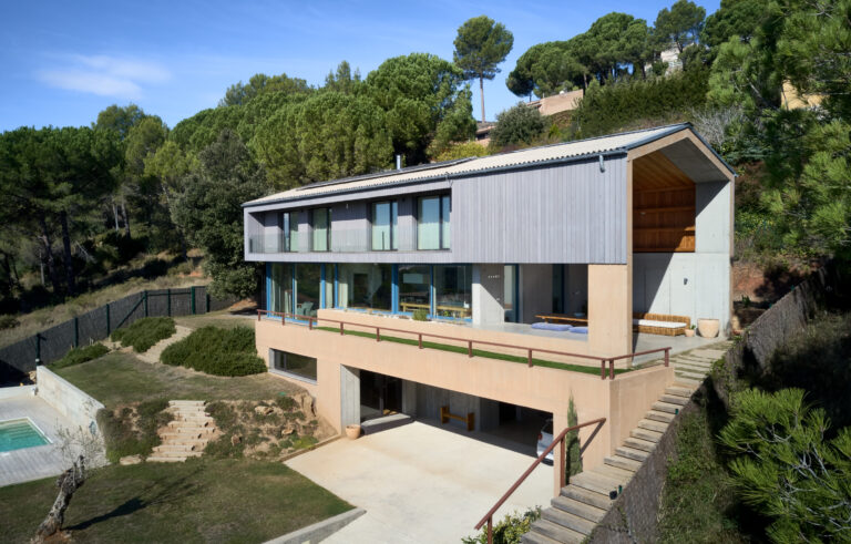 La P-House di Girona e il suo sistema in legno-alluminio