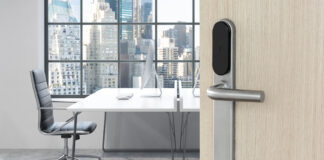 La placca maniglia per gli accessi sicuri