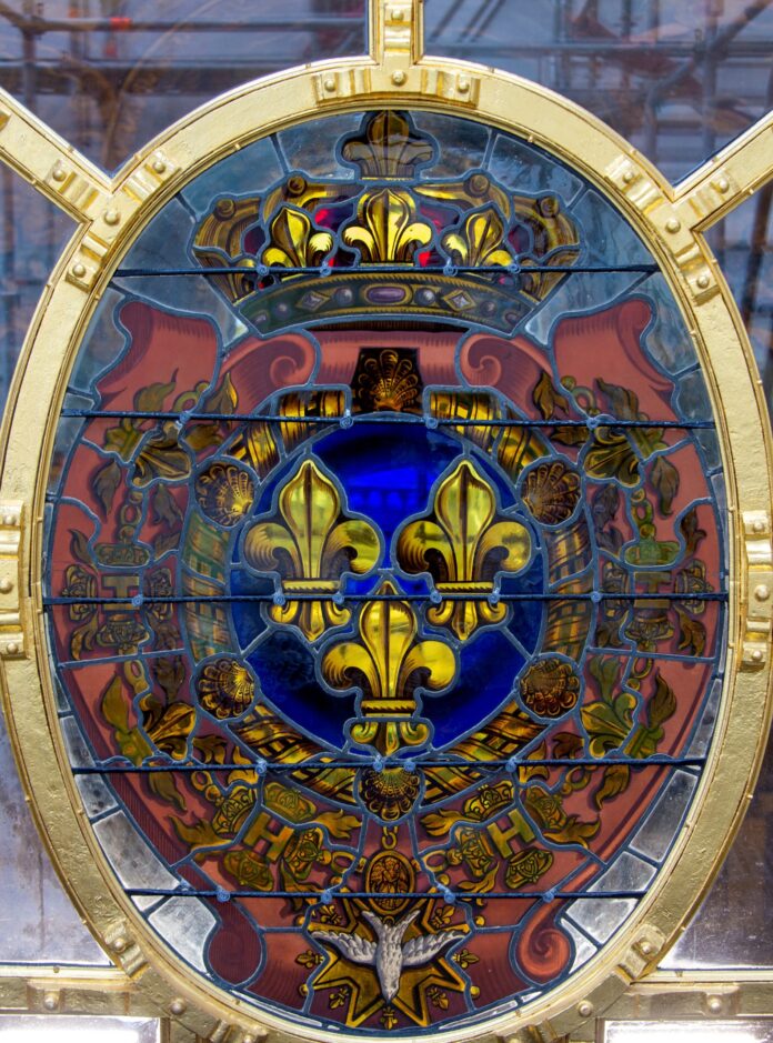 vitraux-de-la-chapelle-royale-restaures-vue-depuis-lexterieur.