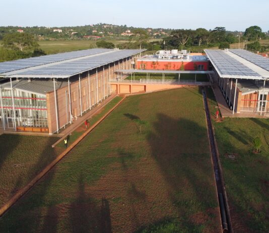 85 motori per le tende da esterno all’ospedale Emergency in Uganda