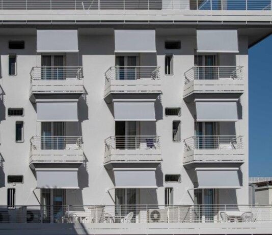 Tende a rullo per l’Hotel Granada di Jesolo