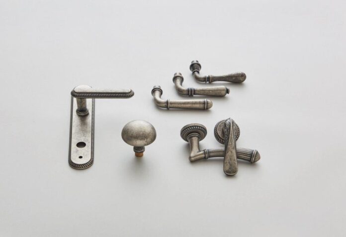 Mandelli1953_finitura argento vecchio_TAVOLA_CLASSICA_35890