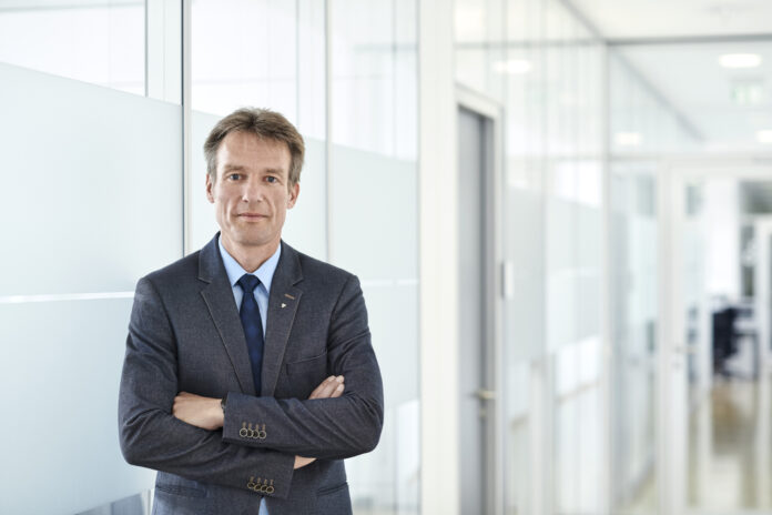 Il Dr. Oliver Frey membro del management direzionale Ensinger, è responsabile dello sviluppo della strategia climatico-ambientale del gruppo Ensinger.