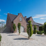 Il cancello automatico per la facciata tradizionale in mattoni