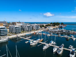 Gdynia e il suo nuovo Yacht Park con finestre panoramiche