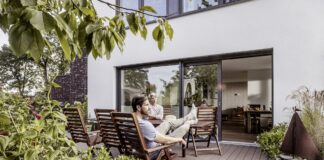 Finestre extra large e scorrevoli: la luce entra in casa