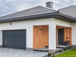 Innovo: il pannello per il portone sezionale