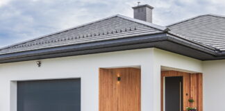 Innovo: il pannello per il portone sezionale