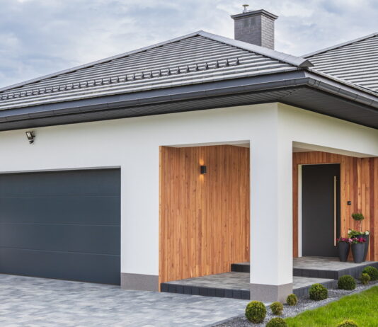 Innovo: il pannello per il portone sezionale