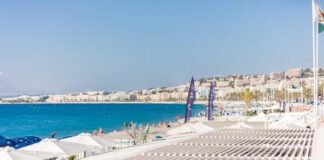 La pergola per il ristorante del Blue Beach di Nizza