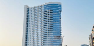 Kingston Tower ad Ajmān: facciate continue e chiusure in alluminio