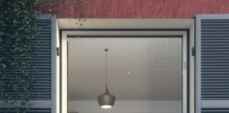 Ingegnosa zanzariera avvolgibile: no viti, no fori… no problem !