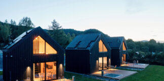 Czarna Chata: le Case Nere per un resort sul lago