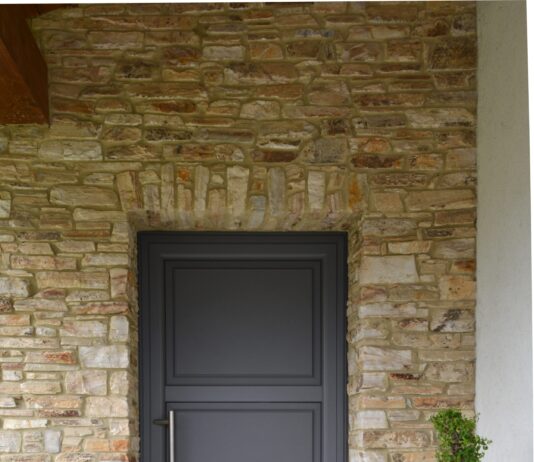 Stop agli sbalzi termici: il portoncino protegge la casa dal freddo