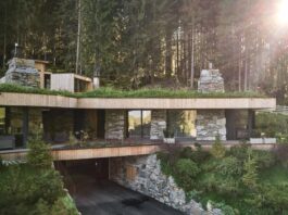 Un elegante chalet nel Sudtirolo e il suo portone di ingresso