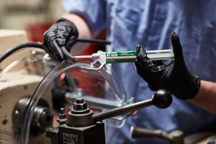 Loctite_HY 4070 in use