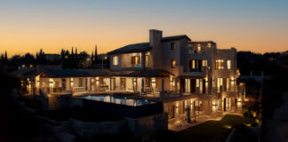 Villa Elea a Cipro e i suoi 78 serramenti