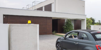 KRX Connect: il lampeggiatore connesso per l’automazione dei cancelli