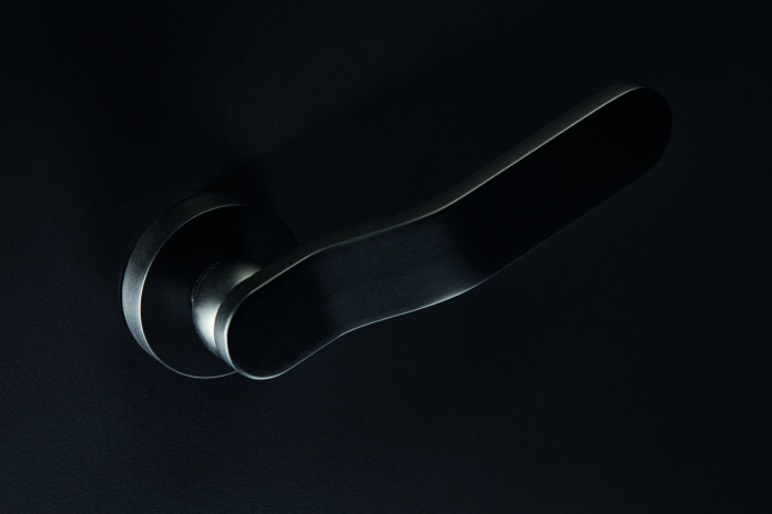 02_DROP_ambientata nero opaco