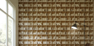 Silky: la porta a battente con carta da parati