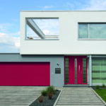 Viva Magenta, Pantone 2023, anche per le porte e i portoni