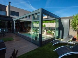 La nuova area benessere con tende a pergola ad Arroyomolinos